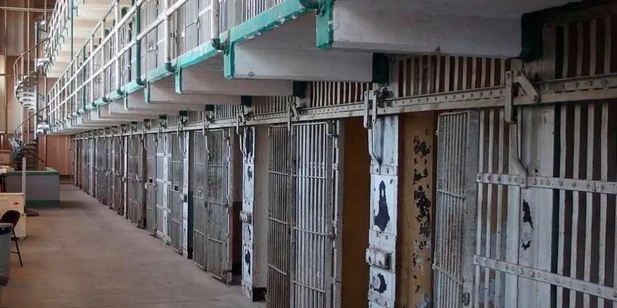 Operativos en penales de Puebla y Tepexi dejan a reos sin celulares y videojuegos