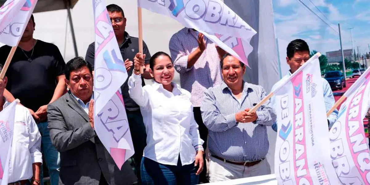 Guadalupe Cuautle inició obras viales en San Bernardino Tlaxcalancingo