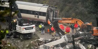 Otro nuevo accidente ferroviario en España: tren impacta maquinaria en Cartagena