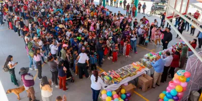 Tonantzin Fernández encabeza entrega de más de 30 mil juguetes en San Pedro Cholula