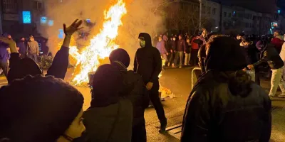 Trump insta a manifestantes iraníes a seguir protestando y tomar instituciones