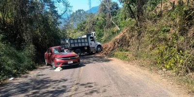 Fatal choque en carretera estatal 106 cobra dos vidas en Pahuatlán