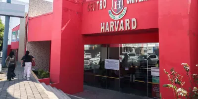 Clausuran Centro Universitario Harvard por ofrecer estudios sin RVOE
