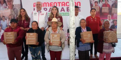 Pepe Chedraui entregó apoyos alimentarios a familias de Guadalupe Tecola