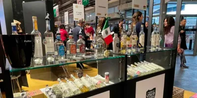 Productores de Puebla llevan su mezcal a Wine Paris 2026
