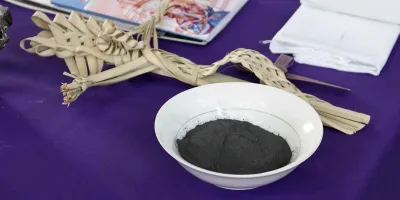 Por qué la ceniza del Miércoles de Ceniza proviene de las palmas bendecidas