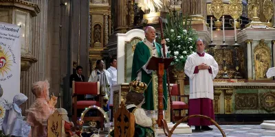 Arzobispo de Puebla resalta la vida consagrada en misa por el Día de la Candelaria