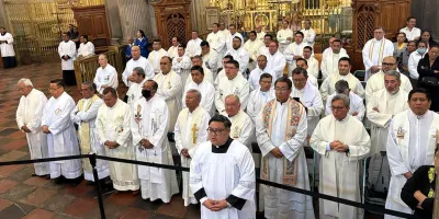 Ordenan a ocho sacerdotes en Puebla durante ceremonia encabezada por el arzobispo