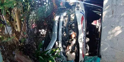 Accidente en Huauchinango: vuelca transporte público con 27 pasajeros a bordo