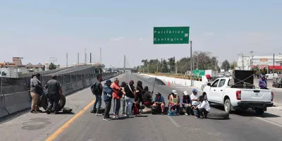 Concesionarios de la ruta 100 bloquearon la autopista México-Puebla; piden volver a circular