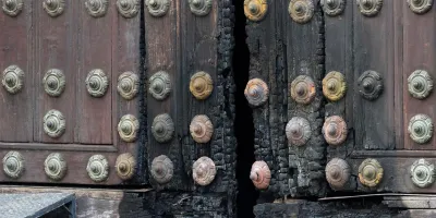 Restauran acceso histórico de la Catedral de Puebla dañado por incendio