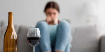 Consumo de alcohol y drogas en mujeres crece en Puebla y ya alcanza al de hombres