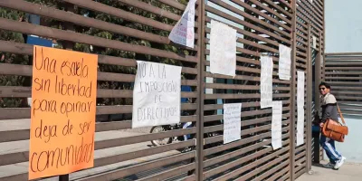 SNTE 51 llama al diálogo por cambios en direcciones de escuelas normales en Puebla