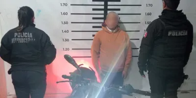 Detienen a sujeto con moto robada en Texmelucan 