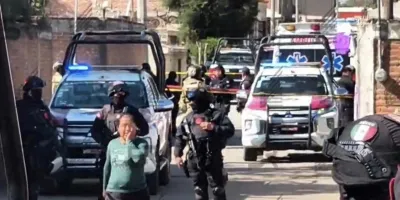 Mujer policía abate a dos asaltantes en Juan C. Bonilla; hay un detenido