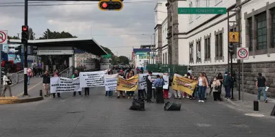 Cierres viales por protestas contra relevos en direcciones de Normales y UPN