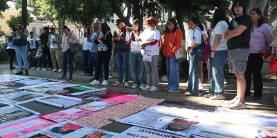 Entre velas y pancartas, madres buscadoras alzan la voz en Puebla