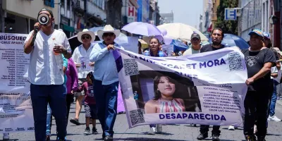 Protestan en Puebla por desaparición de dos adolescentes; cumplen un mes sin rastro