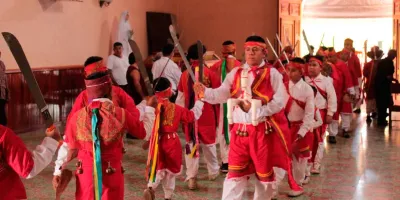  “Nosotros bailamos, nosotros volamos” cortometraje documental sobre danzas poblanas de Carlos Trujano