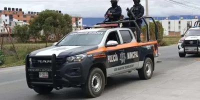 Policías salvan a hombre de un asalto durante compra de auto en Moyotzingo