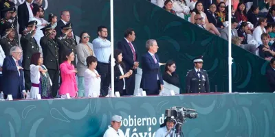 Asiste Pepe Chedraui al desfile cívico-militar por el 164 aniversario de la Batalla de Puebla