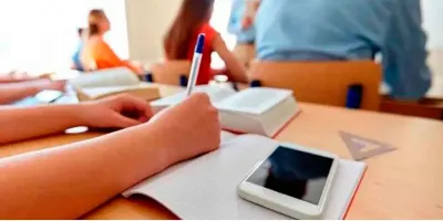 En aulas, limitan celulares y tabletas