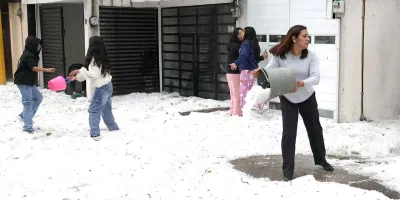 Granizada deja calles inundadas y viviendas afectadas en Maravillas