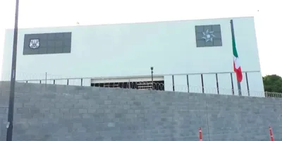 Detienen a sujetos por manta con amenazas en Puebla capital