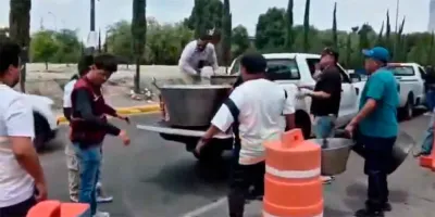 Decomisan carnitas y memelas en redada frente a Finanzas