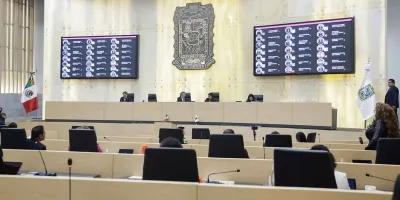 Congreso de Puebla recibe 24 mil 500 firmas contra iniciativa sobre infancias trans; Morena anticipa rechazo mayoritario
