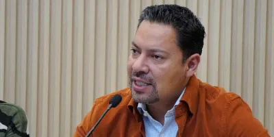 Andrés Villegas defiende acciones de Morena contra la concesión del agua y critica al PAN en Puebla