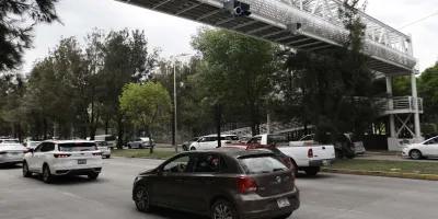 Armenta cubre el adeudo por fotomultas y exhorta a funcionarios a pagar las suyas