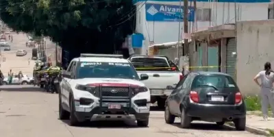 Sujetos entran a una estética y disparan contra un hombre y mujer en el Mercado Morelos