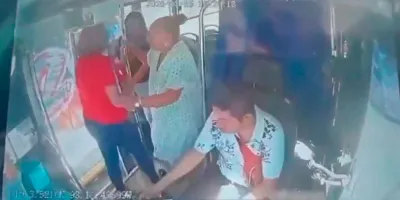 Abuelita corre a bastonazos a asaltantes de Ruta 30 en Puebla