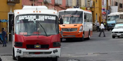 Adeudos impiden a transportistas reemplacar 2 mil unidades