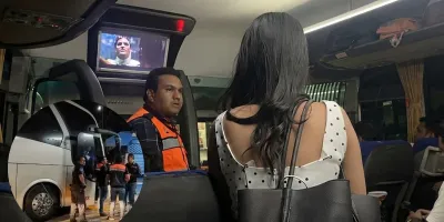 Camión escolar con destino a Cuautla cambia de ruta de forma intempestiva hacia la CDMX