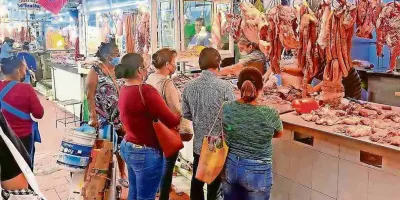 Familias poblanas pasan penurias alimentarias; más de 7 mil pesos en comidas al mes