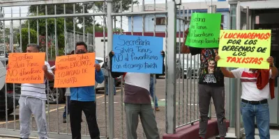 El Consejo Taxista es consentido para trabajar en el Periférico, acusaron taxistas