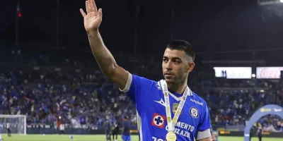Erik Lira seguirá en Cruz Azul tras frustrarse su fichaje al Mónaco