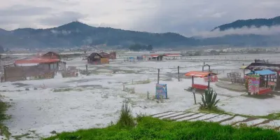 Granizada cubrió de blanco La Marquesa y paralizó la México-Toluca