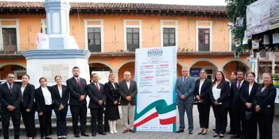 Inician en Huauchinango las celebraciones del Mes Patrio con el Izamiento de Bandera y Firma de Bandos Solemnes