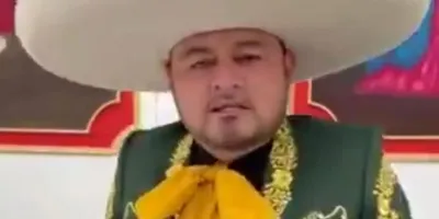 Mientras lo buscan, “El Toñín” dice ¡Viva México! vestido de mariachi