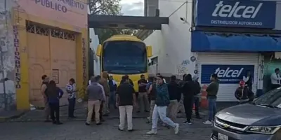 Trabajadores de Palalia’s frenan operación de autobuses ORO en Atlixco