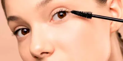 Ghost lashes: la tendencia 2026 que deja atrás el rímel negro