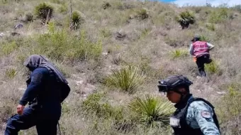 Familiares buscan a desaparecidos en el cerro del Monumento en Tecamachalco