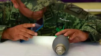 Elementos del Ejército Mexicano reciben como canje una granada