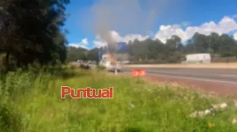Camión se incendia en la México-Puebla; no hubo lesionados