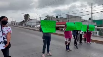 Cierran el paso a La Resurrección, mamás denuncian a maestro acosador