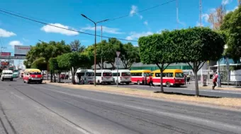 Transportistas se manifiestan por abuso de cobro de grúas en Tehuacán