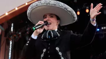 Camila Fernández lanza su primer disco con mariachi